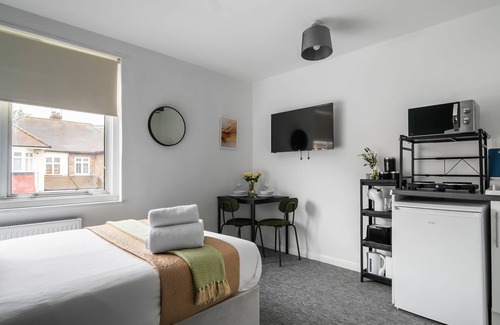 Southgate Apartment | Affordable En-Suite Studio Rooms in London, N14 5A