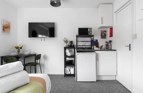 Southgate Apartment | Affordable En-Suite Studio Rooms in London, N14 5A