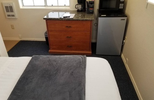 Valle Hotel | Affordable Getaway Sleeps 6 near Grand Canyon