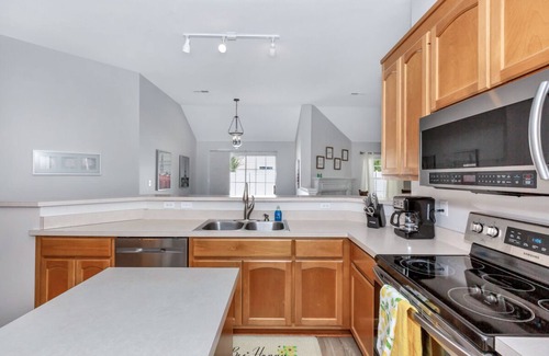 Belle Mina House | Affordable Large Family Home Close to All of Huntsville!