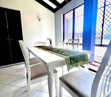 Booragoon House | Affordable long Term Stay Queen Size Bedroom Near City University Fremantle