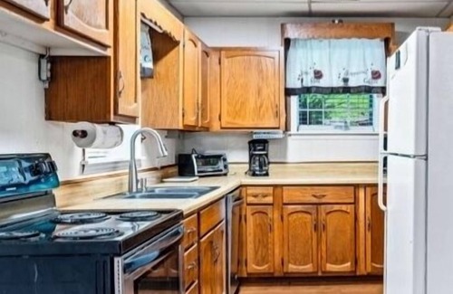 Arley House | Affordable Low Rates/Level Lot/Boat Ramp/Great lake spot