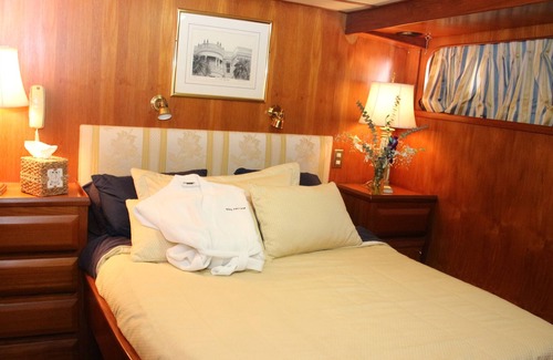 Sun Bay South Boat Rental | Affordable Luxury 84 foot Custom Motor Yacht