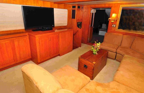 Sun Bay South Boat Rental | Affordable Luxury 84 foot Custom Motor Yacht
