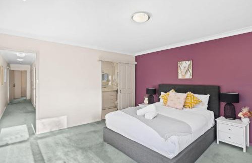 Pymble House | Affordable No-Frills Queen Ensuite Room in Pymble