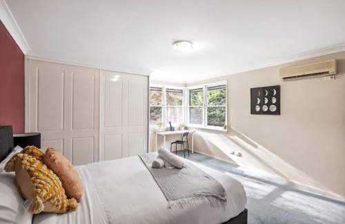 Pymble House | Affordable No-Frills Queen Ensuite Room in Pymble