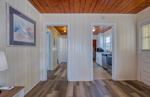 Crescent Beach Cottage | Affordable Ocean view 2BD - Walk 2 Beach - Pet Friendly