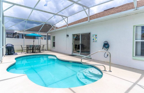 Esprit House | Affordable Pool Home, Golf Course Community on Lake Davenport,15 Minutes to Disney