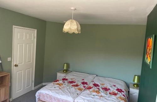 Colchester House | Affordable Relaxing Comfy Double Room in a Shared House