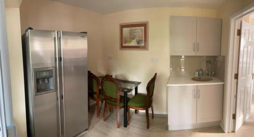 Colchester House | Affordable Relaxing Comfy Double Room in a Shared House