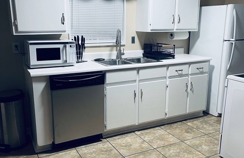 Florence House | Affordable & Spacious 4 BR home!