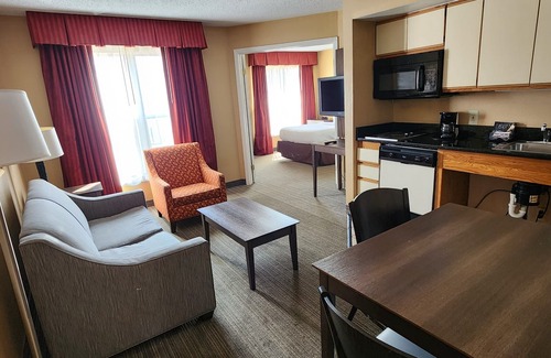 Warren Apartment | Affordable Suites of America Detroit-Warren
