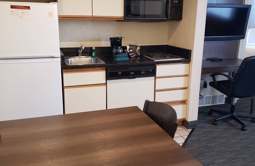 Warren Apartment | Affordable Suites of America Detroit-Warren