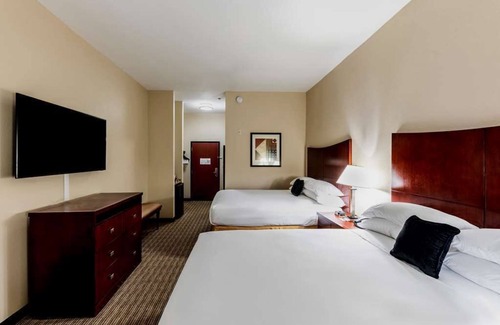 Mineral Wells Hotel | Affordable Units Near Attractions! Pool, Parking, Breakfast, Free Wifi