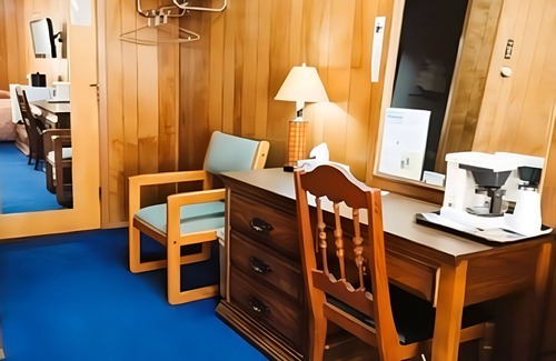 International Falls Hotel | Affordable Comfort w/Private Bath Near Point Park & Downtown Attractions