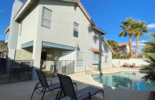 Green Valley North House | Affordable VILLA ROSA with private pool, 18mins driving to Las Vegas BLVD