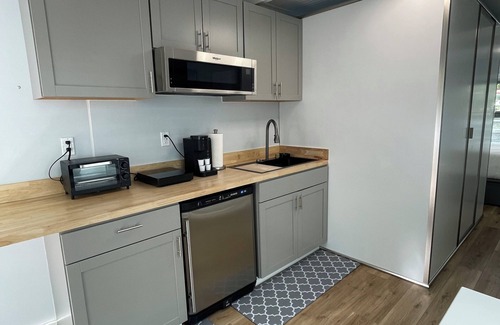 Riverside Park Boat Rental | 🚤 Affordable Waterfront Houseboat Oasis in Fort Lauderdale 🌊