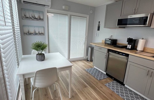 Riverside Park Boat Rental | 🚤 Affordable Waterfront Houseboat Oasis in Fort Lauderdale 🌊