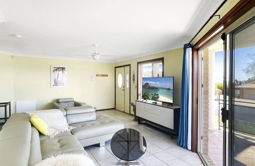Shell Cove House | Affordable Waterview Stay in a prime location of Shell Cove!