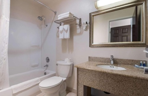 Cedar Hills House | Affordably priced and close to Portland’s many attractions