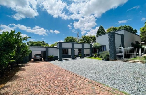 Vredefort House | Afri Gastekamers - Family Rooms
