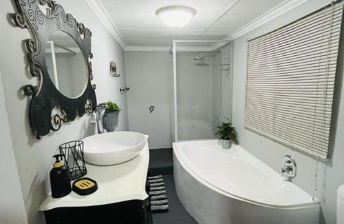 Vredefort House | Afri Gastekamers - Family Rooms