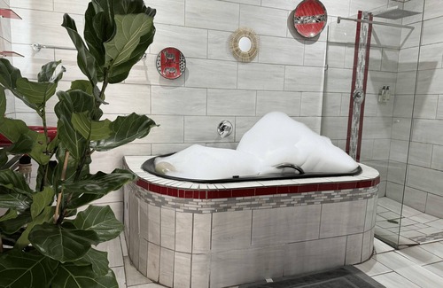 Ekurhuleni Hotel | Africa Paradise