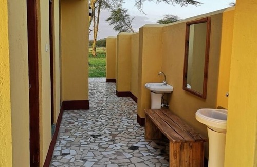 Mto wa Mbu Cabin | Africa Safari Camping Mto wa Mbu