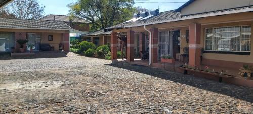 Germiston House | African Elephant Guesthouse