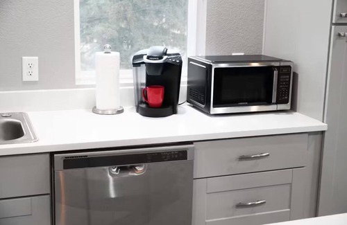Washington Virginia Vale Apartment | African Loft: Modern Bright Spacious 2 Bedroom Escape with Sleeper Sofa