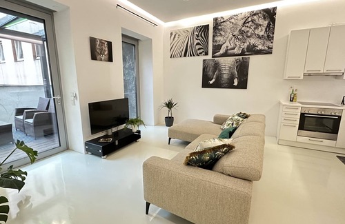Altlerchenfeld Apartment | African Paradise Apartment With Jacuzzi & Sauna