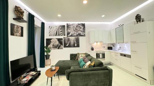 Altlerchenfeld Apartment | African Paradise with Jacuzzi & Sauna