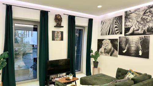 Altlerchenfeld Apartment | African Paradise with Jacuzzi & Sauna
