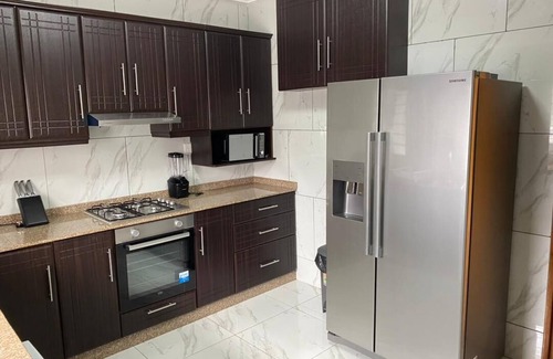 Freetown House | After 5 Apartment 1- 3 spacious en-suite bedrooms