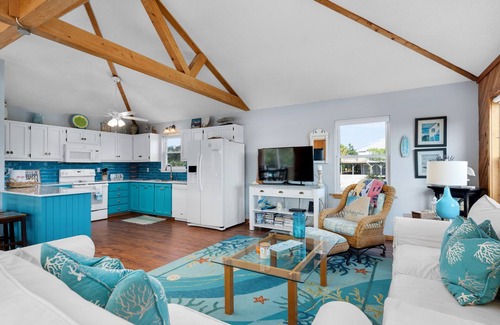 Duck House | After Dune Delight. Oceanside, 8 min walk to beach & town of Duck! Pet Friendly