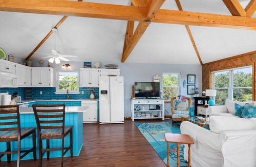 Duck House | After Dune Delight. Oceanside, 8 min walk to beach & town of Duck! Pet Friendly