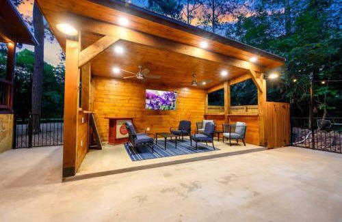 Broken Bow House | After the Sunset 1-Level 5BR Pool - Arcade