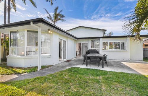 Anna Bay House | Afterdune Delight 200 metres to the Water's Edge