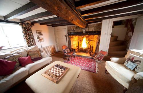 Freshwater House | Afton Thatch: Beautiful Thatched Family Cottage