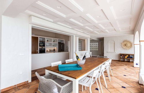 Les Terres Basses Villa | Agama in Terres Basses by Personal Villas - Discover the Stunning Amazing Views