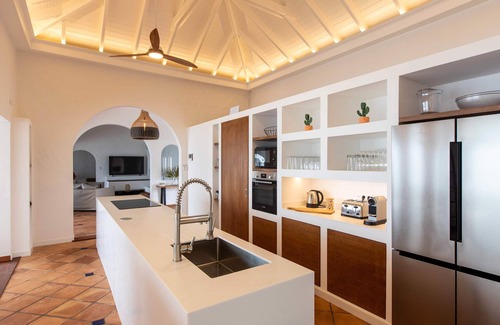 Les Terres Basses Villa | Agama in Terres Basses by Personal Villas - Discover the Stunning Amazing Views