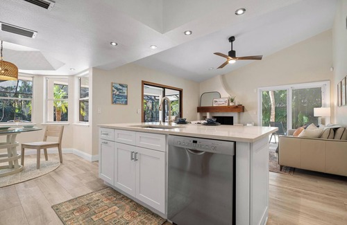 Palma Sola House | ⚓ Agave Sun! Modern, tropical pool home just off Anna Maria Island!⚓