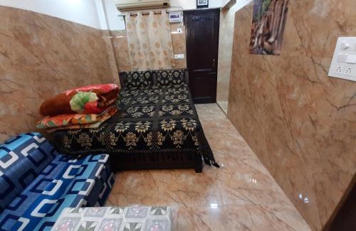 Lajpat Nagar Apartment | Aggarwal guest houses lajpat nagar, foreigners area, very safe, attached fully equipped kitchen for self cooking with gas stove and all utensils, luxury washroom, Ac, personal fridge, wifi with android tvs, cream location- cal 92,121,74,700