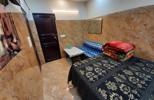 Lajpat Nagar Apartment | Aggarwal guest houses lajpat nagar, foreigners area, very safe, attached fully equipped kitchen for self cooking with gas stove and all utensils, luxury washroom, Ac, personal fridge, wifi with android tvs, cream location- cal 92,121,74,700