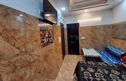 Lajpat Nagar Apartment | Aggarwal guest houses lajpat nagar, foreigners area, very safe, attached fully equipped kitchen for self cooking with gas stove and all utensils, luxury washroom, Ac, personal fridge, wifi with android tvs, cream location- cal 92,121,74,700