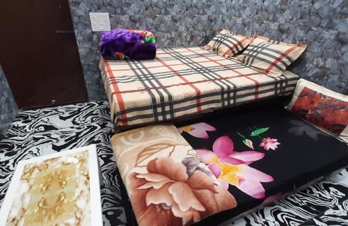 Lajpat Nagar Apartment | Aggarwal hotels & guest houses lajpat nagar luxury stay in independent flats with attached kitchen washroom and balcony cal 92121 ,74700