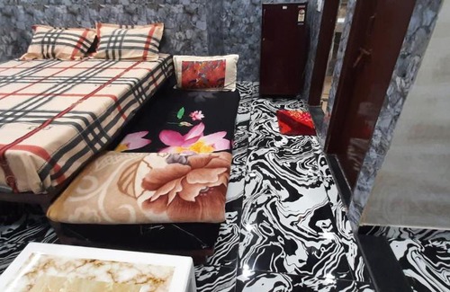 Lajpat Nagar Apartment | Aggarwal hotels & guest houses lajpat nagar luxury stay in independent flats with attached kitchen washroom and balcony cal 92121 ,74700