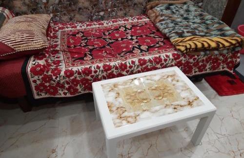 Lajpat Nagar House | Aggarwal hotels & guest houses lajpat nagar home stay in cream location of with attached kitchen and washroom in independent floor 92121,74,700