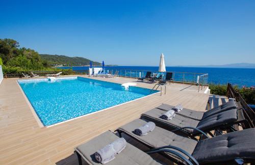 Kassandra Villa | Agnanti villa Seafront with Pool