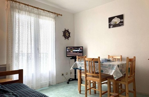 Saint-Gilles-Croix-de-Vie Apartment | Agréable T2 proche plage à Saint-Gilles-Croix-de-Vie avec garage privé - FR-1-224-140